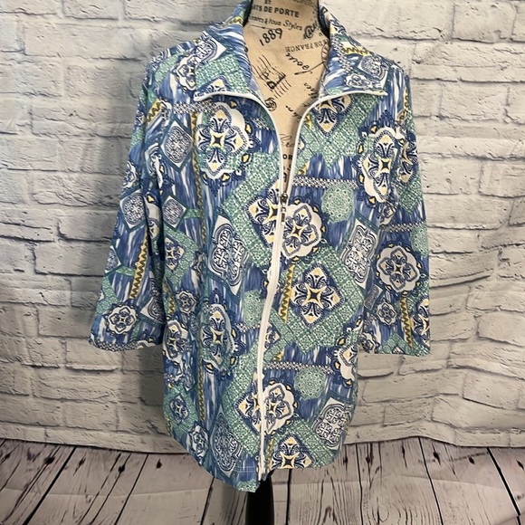 Chico’s Weekends Jacket NWT 3/4 Sleeves Zip Front Perfect Stretch Medallions - Picture 1 of 10
